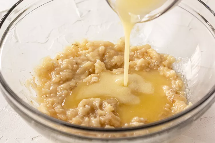 Mixing wet ingredients